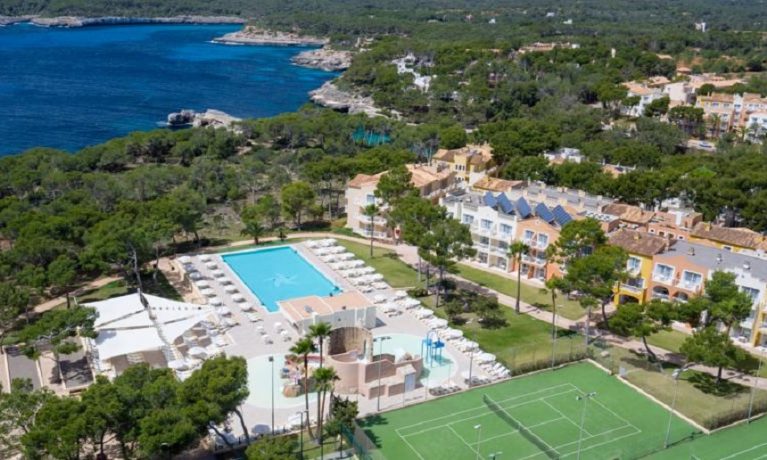 Iberostar Club Cala Barca, Mallorca, Spain - Hotelandtennis.com